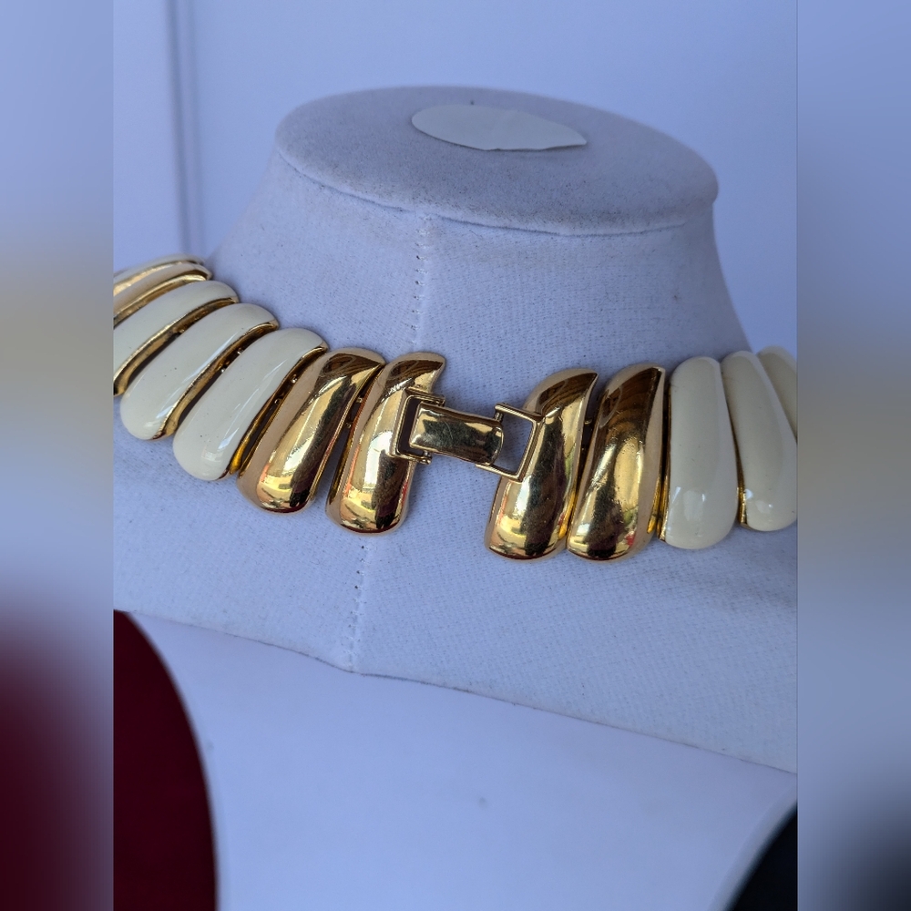 Monet Choker Beige Gold Tone Designer Signed Vintage 1980s 1990s. - Picture 9 of 14